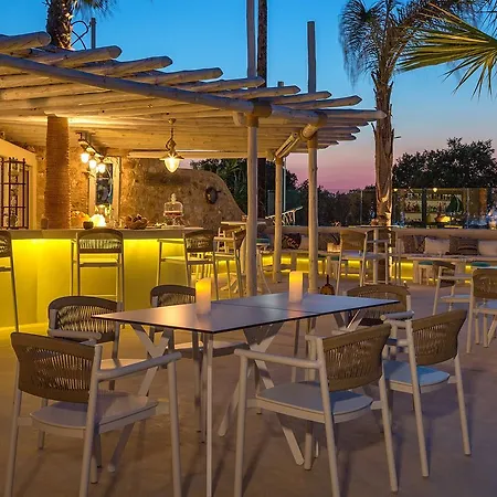 White Pearls-Adults Only Luxury Suites-3