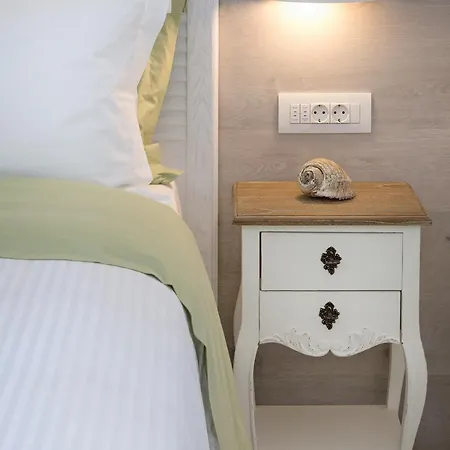White Pearls-Adults Only Luxury Suites-2